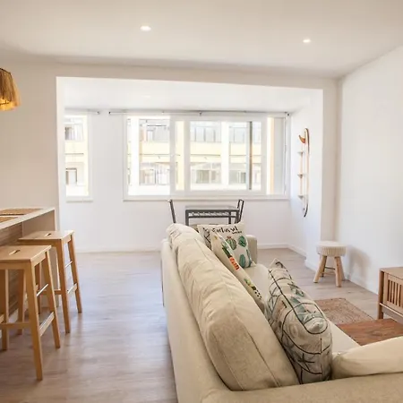 Apartment Sea, Surf & The *